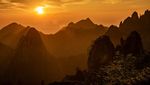 Menikmati Sunrise dari Gunung Huangshan China