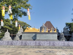 Jelang Waisak, Balai Kota Solo Dihiasi Replika Candi Borobudur