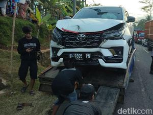 Kronologi Rombongan Mobil Wabup Pangandaran Tabrakan Beruntun di Ciamis