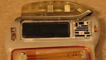 Alat pacu jantung: Penemu pacemaker atau alat pacu jantung adalah John Jopps, seorang insinyur listrik. Hopps awalnya melakukan riset tentang hipotermia dan mencoba menggunakan pemanasan frekuensi radio untuk memulihkan suhu tubuh. Selama eksperimen, dia menyadari jika jantung berhenti berdetak karena pendinginan dan bisa dipacu rangsangan buatan. Gagasan ini adalah awal penemuan alat pacu jantung pada tahun 1951. Foto: Insider