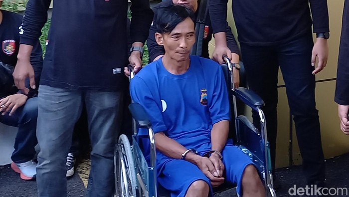 Pelaku mutilasi di Sukoharjo-Solo ditangkap polisi pada Minggu (28/5). Motif mutilasi yang dilakukan pelaku bernama Yono juga telah terungkap. Ini informasinya.