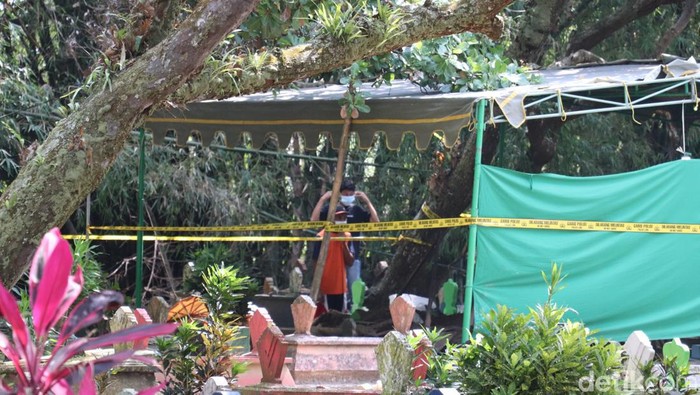 Pembongkakran makam pensiunan TNI di Blitar