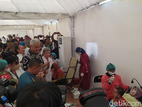 Pengobatan gratis dalam rangkaian Waisak di Candi Borobudur, Magelang, Selasa (30/5/2023).