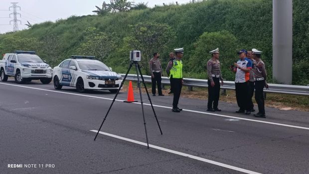 Penyelidikan kasus kecelakaan mobil selebgram Angela Lee di Jalan Tol Semarang-Solo KM 453.400. Diunggah Selasa (30/5/2023).