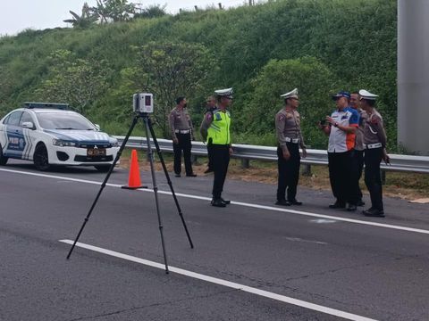 Penyelidikan kasus kecelakaan mobil selebgram Angela Lee di Jalan Tol Semarang-Solo KM 453.400. Diunggah Selasa (30/5/2023).