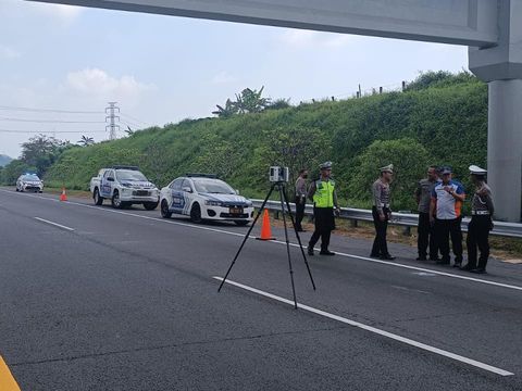 Penyelidikan kasus kecelakaan mobil selebgram Angela Lee di Jalan Tol Semarang-Solo KM 453.400. Diunggah Selasa (30/5/2023).
