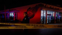 Tampak garis polisi melintang di TKP.