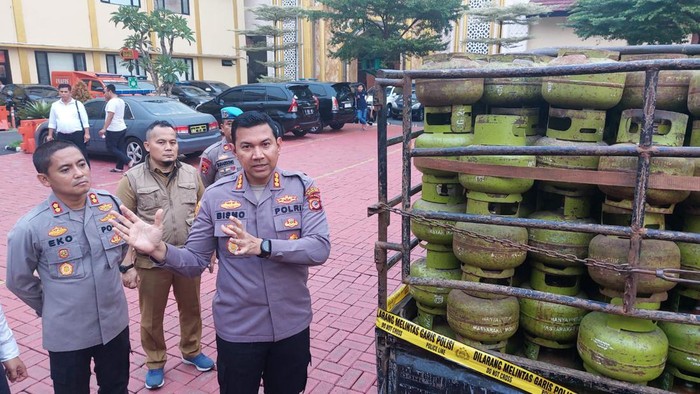 Polisi membongkar tempat pengoplosan gas di Kota Bogor