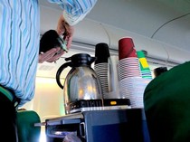 Ngeri, Kaleng-kaleng Minuman Soda Meledak di Pesawat, 20 Kru Terluka