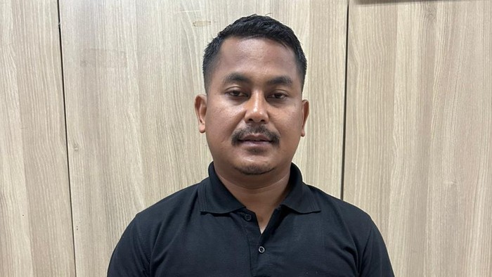 Pria berinisial E, pemasok air gun dan pelat dinas palsu kepada David koboi.