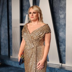 Rebel Wilson Fix Bebas dari Kasus Pencemaran Nama Baik