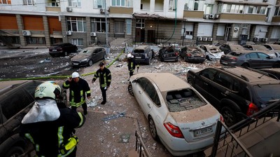 Rentetan Serangan Udara Rusia Bikin Kyiv Porak-poranda