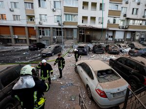 Rentetan Serangan Udara Rusia Bikin Kyiv Porak-poranda