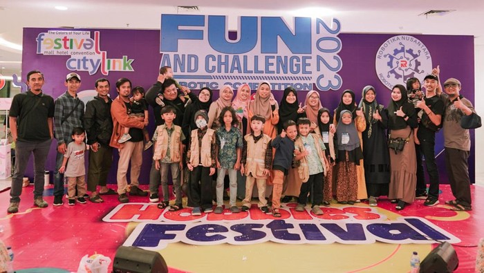 Sekolah Rimba Indonesia lolos 8 besar kompetisi robotik.