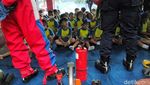 Serunya Anak-anak TK jadi Petugas Pemadam Kebakaran
