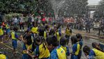 Serunya Anak-anak TK jadi Petugas Pemadam Kebakaran