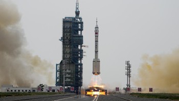 Stasiun luar angkasa Tiangong yang terdiri atas tiga modul itu selesai dibangun akhir tahun lalu, melalui 11 misi berawak dan tanpa awak yang diluncurkan China sejak April 2021, yang diawali dengan peluncuran modul pertama dan terbesar yang menjadi tempat tinggal utama di stasiun luar angkasa itu.  