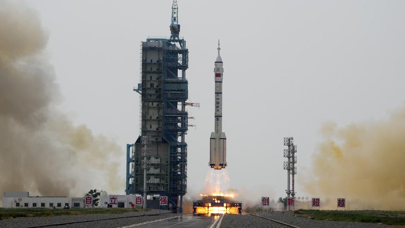 A Long March rocket carrying a crew of Chinese astronauts in a Shenzhou-16 spaceship lifts off at the Jiuquan Satellite Launch Center in northwestern China, Tuesday, May 30, 2023. (AP Photo/Mark Schiefelbein)