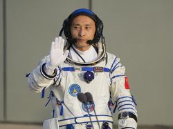 Shenzhou-16 Meluncur, China Kirim Astronaut Sipil Pertama ke Antariksa
