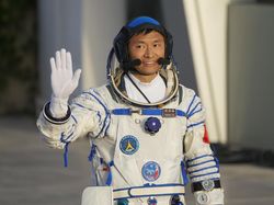 Shenzhou-16 Meluncur, China Kirim Astronaut Sipil Pertama ke Antariksa