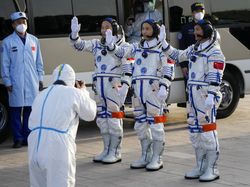 Shenzhou-16 Meluncur, China Kirim Astronaut Sipil Pertama ke Antariksa