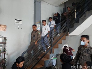 31 Pelajar Sidoarjo yang Bolos Terciduk Satpol PP di Sebuah Kafe