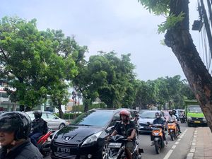 Jalan Kalibata Raya Macet, Warga: Semua WFO Jadi Numpuk Kendaraan