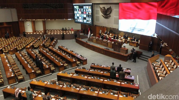 Sri Mulyani Respon Kritik DPR Tentang Subsidi Kendaraan Listrik Menteri Keuangan Sri Mulyani menghadiri Rapat Paripurna ke-25 DPR RI. Sri Mulyani membalas kritikan DPR soal insentif kendaraan listrik.