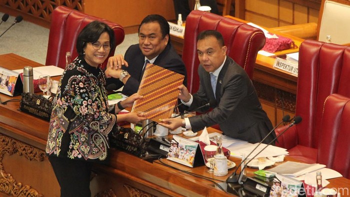 Sri Mulyani Respon Kritik DPR Tentang Subsidi Kendaraan Listrik Menteri Keuangan Sri Mulyani menghadiri Rapat Paripurna ke-25 DPR RI. Sri Mulyani membalas kritikan DPR soal insentif kendaraan listrik.