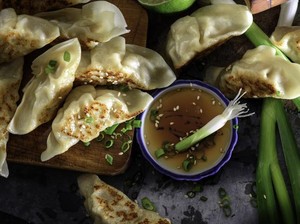 Duh! Gegara Terjebak, 5 Muslim Ini Tak Sengaja Konsumsi Daging Babi