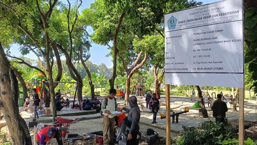Suasana di taman Lapangan Puputan Badung, Jalan Surapati, Denpasar, Bali pada Selasa (30/5/2023). Taman bermain itu akan dipasangi pagar.
