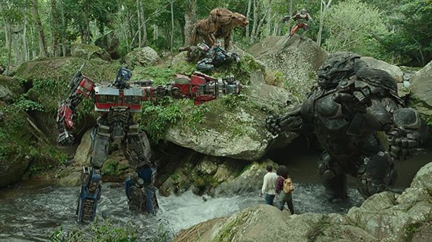 Cuplikan adegan di Transformers: Rise of the Beast (2023).