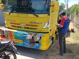 Pemotor Lansia Asal Bandung Tewas Dilindas Truk di Makassar
