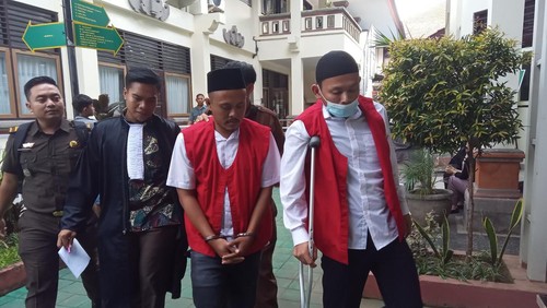Nova Sandi Prasetya (32) dan Rahman (29) masing-masing menerima vonis penjara selama 18 tahun dan 20 tahun.
