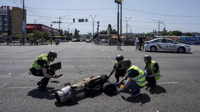 Ukrainian Police officers inspecting a fragment of the rocket after a Russian rocket attack in Kyiv, Ukraine, Monday, May 29, 2023. Explosions have rattled Kyiv during daylight as Russian ballistic missiles fell on the Ukrainian capital. The barrage came hours after a more common nighttime attack of the city by drones and cruise missiles. (AP Photo/Evgeniy Maloletka)