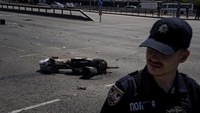 Laporan AFP, sedikitnya 10 ledakan dari sekitar pukul 11.10 waktu setempat (08.10 GMT) di Kyiv. Dimulai hanya beberapa menit setelah peringatan serangan udara dibunyikan. Pihak berwenang mengatakan pertahanan udara Ukraina telah menjatuhkan setiap rudal Rusia yang diluncurkan ke wilayah Kyiv. AP/Evgeniy Maloletka