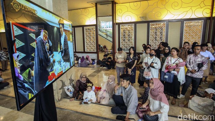 Universitas Sahid menggelar Wisuda Pascasarjana, Sarjana dan Diploma III di Puri Agung Convention Hall Grand Sahid Jaya, Jakarta, Rabu (31/5). Sebanyak 356 orang diwisuda.