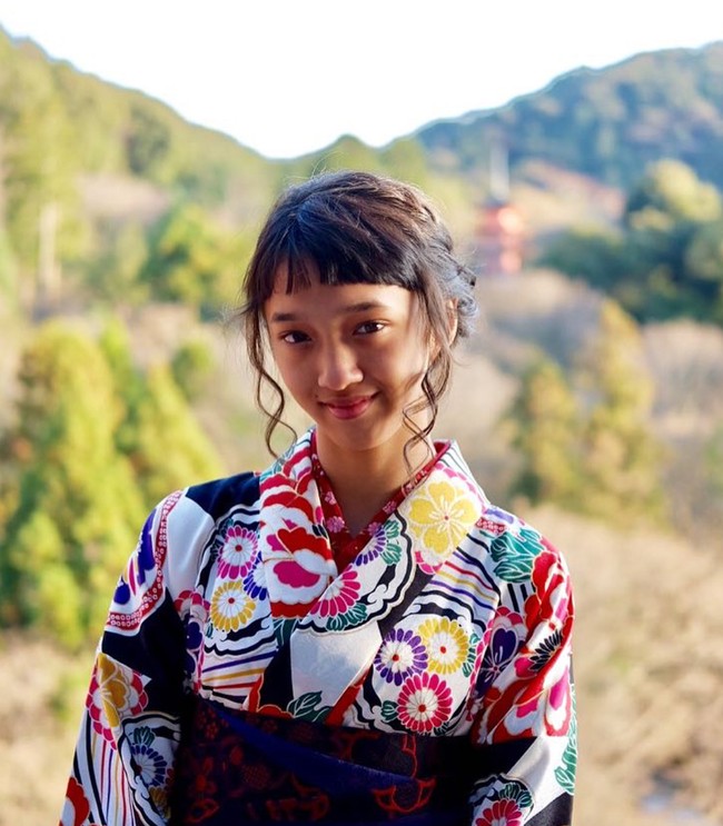 Pemilik nama lengkap Aishameglio Duta Chiara itu lahir pada 30 Agustus 2004. Saat ini usianya sudah menginjak 18 tahun. Foto: Instagram/@shadjo04