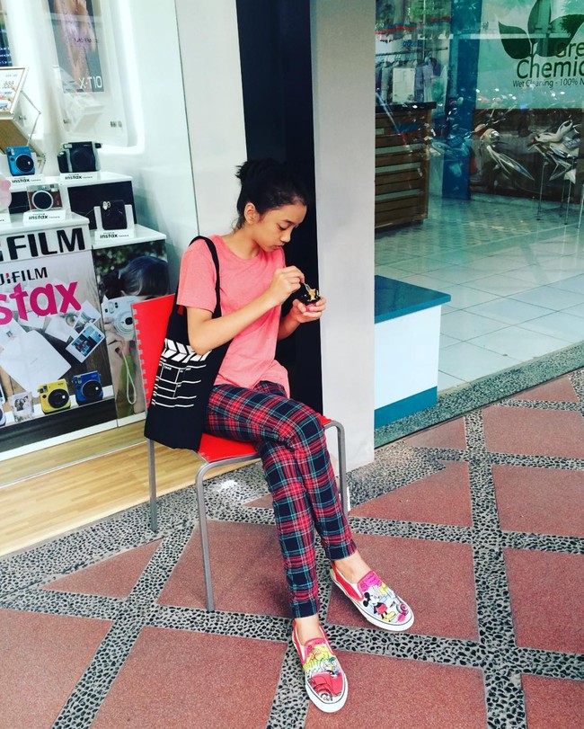 Duta vokalis Sheila On 7 diketahui memiliki seorang putri bernama Aishameglio, hasil dari pernikahannya dengan Adelia Lontoh. Jarang tersorot kamera, sang putri kini sudah tumbuh semakin dewasa. Foto: Instagram/@shadjo04