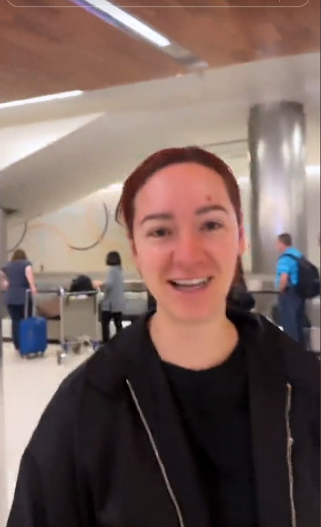 Di kolom komentar, banyak netizen yang terkejut dengan pengalaman tersebut. Ada yang khawatir dengan penerbangan mereka selanjutnya, ada pula yang lega karena foto identitas mereka tidak cantik. Benar-benar tidak perlu berdandan hot untuk foto pasporku karena ketika bepergian aku tampak seperti sampah, tulis netizen. Foto: TikTok Alisha Marie