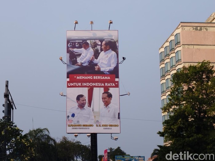 Baliho Prabowo dan Jokowi di Jakarta Pusat. (Brigitta Belia/detikcom).