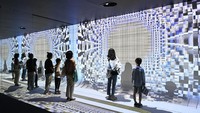 Anak-anak juga senang dengan beragam karya seni digital yang dihadirkan.  Foto: China News Service via Getty Ima/China News Service