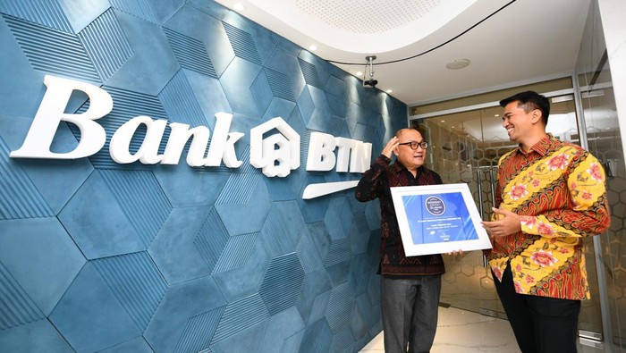 Bank BTN meraih penghargaan Best Bank 2023 kategori Kelompok Bank Modal Inti (KBMI) 3 atas kinerja perseroan sepanjang tahun 2022 yang gemilang.