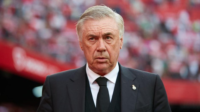 SEVILLE, SPAIN - MAY 27: Carlo Ancelotti, manager of Real Madrid CF looks on during the LaLiga Santander match between Sevilla FC and Real Madrid CF at Estadio Ramon Sanchez Pizjuan on May 27, 2023 in Seville, Spain. (Photo by Fran Santiago/Getty Images)