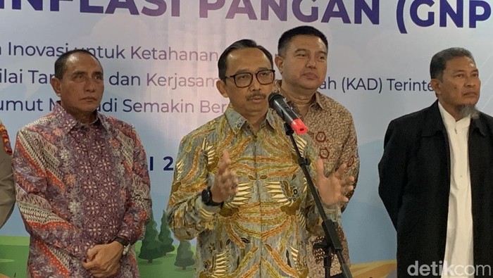 Deputi Gubernur BI Juda Agung usai ikuti acara GNPIP di Kantor Pemprov Sumut, Rabu (31/5/2023).