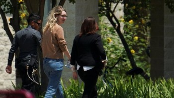 Selama di penjara, Holmes akan bekerja di kantin atau pabrik seperti tahanan lainnya dengan gaji mulai dari 15 sen sampai USD 1,15 per jam. Gaji yang diterima Holmes akan digunakan untuk membayar ganti rugi kepada investor sebesar USD 452 juta. Foto: REUTERS/Go Nakamura