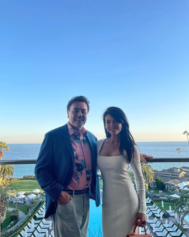 Ini salah satu potret mesra Farah Quinn bersama sang suami yang namanya masih disembunyikan. Raut bahagia pun terpancar di wajah Farah Quinn. Foto: Instagram @farahquinnofficial