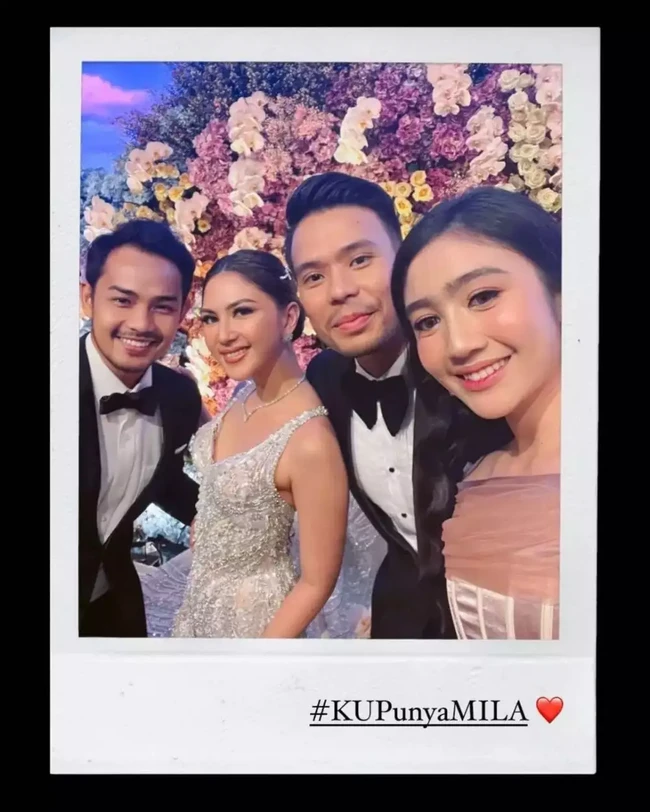 Kebersamaan Febby dan kekasihnya itu terlihat ketika keduanya menghadiri pernikahan Jessica Mila bersama. Hal itu lantas langsung berhasil mencuri atensi netizen. Foto: Instagram/@febbies.fbr