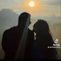 Tak sedikit netizen yang terkejut melihat Febby yang ternyata sudah memiliki seorang kekasih. Tak pernah mengumbar hubungannya tersebut di media sosial, tak heran jika banyak yang mengira selama ini Febby masih berstatus single. Foto: tiktok.com/melatiwangi