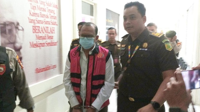 Foto: Kasatpol PP saat diamankan (Istimewa)